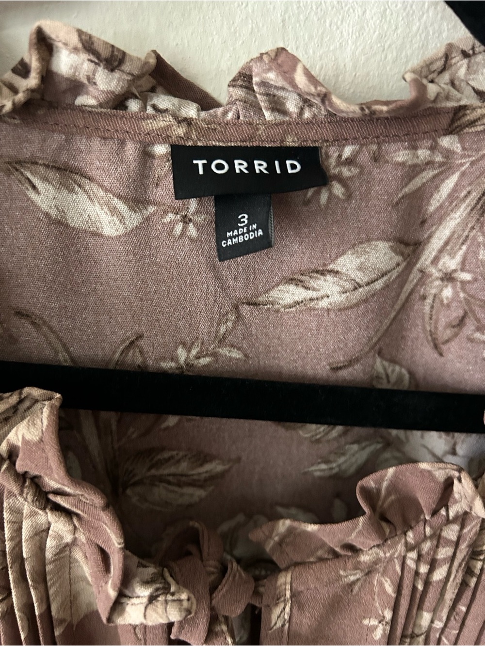 torrid Taupe Floral Tie-Neck Blouse - Picture 8 of 10